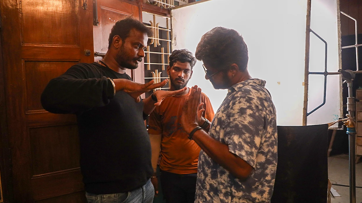 Tour The Paradise — Mumbai — behind the scenes