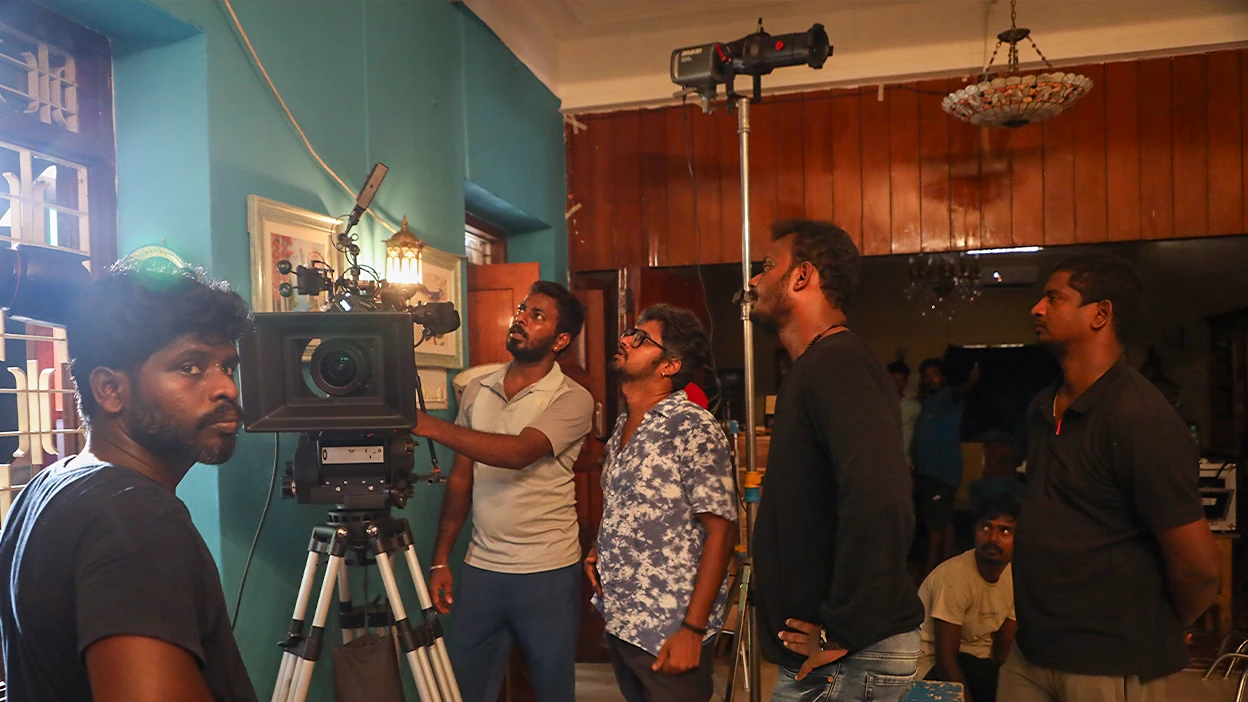 Tour The Paradise — Mumbai — behind the scenes
