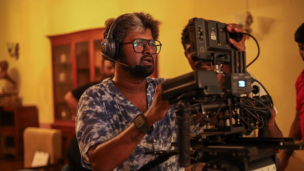 Tour The Paradise — Mumbai — behind the scenes