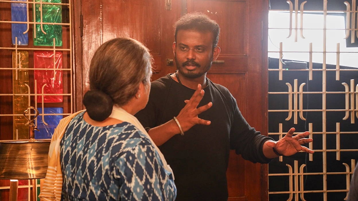 Tour The Paradise — Mumbai — behind the scenes