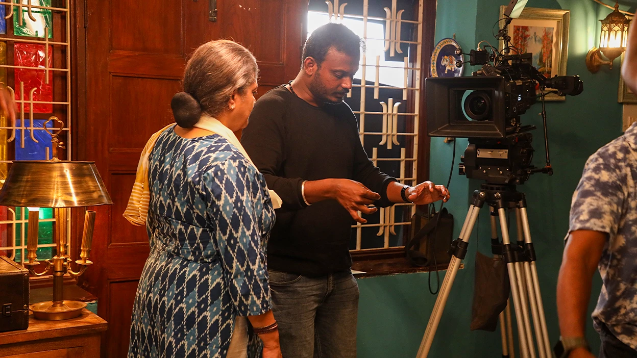 Tour The Paradise — Mumbai — behind the scenes